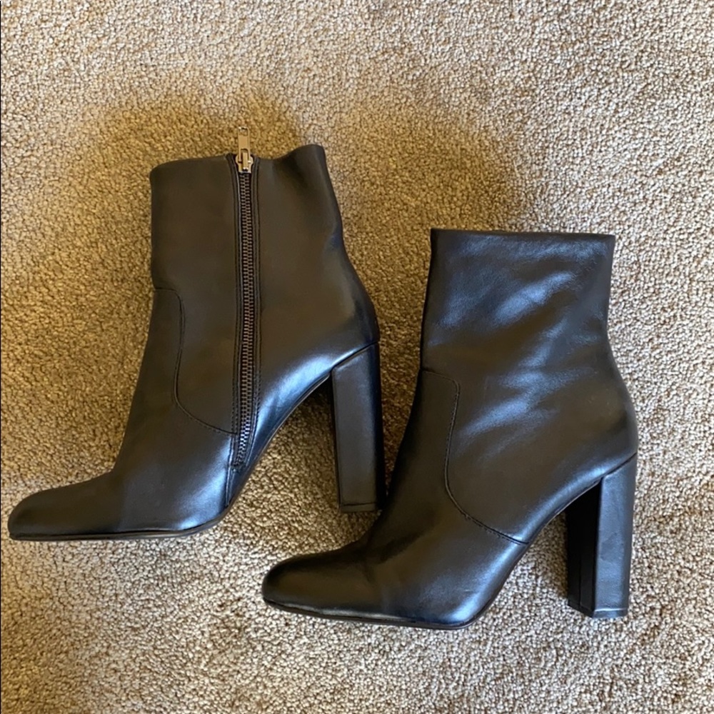 Steve Madden Black booties